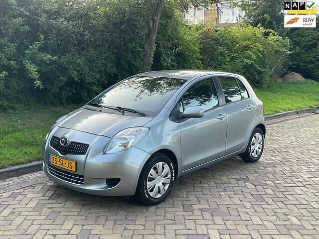 Grijs Gebruikt 2006 Toyota Yaris Sol Hatchback | € 3.300 (Eerlijke prijs) - Afbeelding 1/4