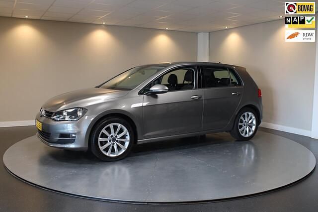 Grijs Gebruikt 2015 VW Golf VII Highline Hatchback | € 11.940 (Eerlijke prijs) - Afbeelding 1/4