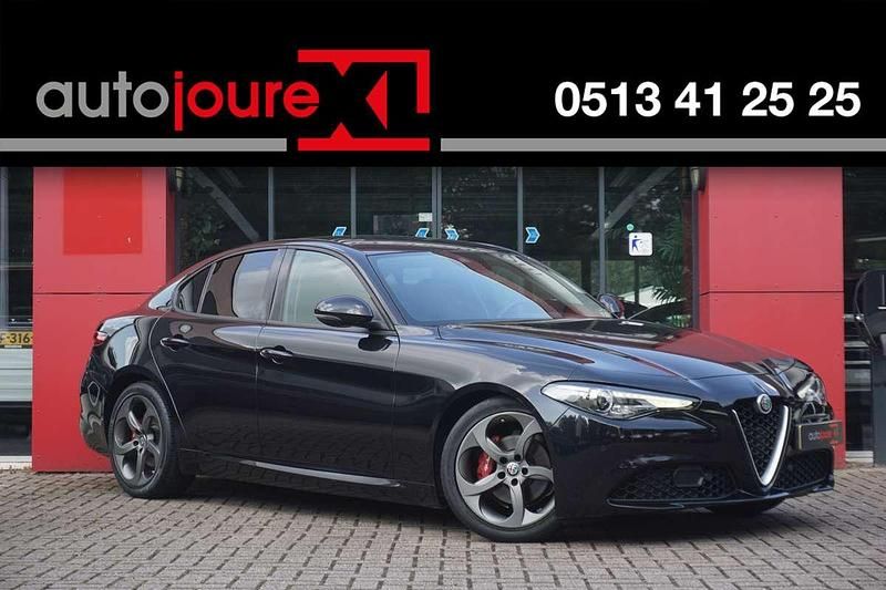 Zwart Gebruikt 2018 Alfa Romeo Giulia Business Sedan | € 14.950 (Super prijs) - Afbeelding 1/4