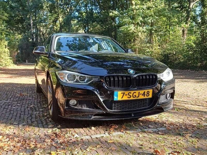 Zwart Gebruikt 2013 BMW 320 Sedan | € 11.000 (Super prijs) - Afbeelding 1/4