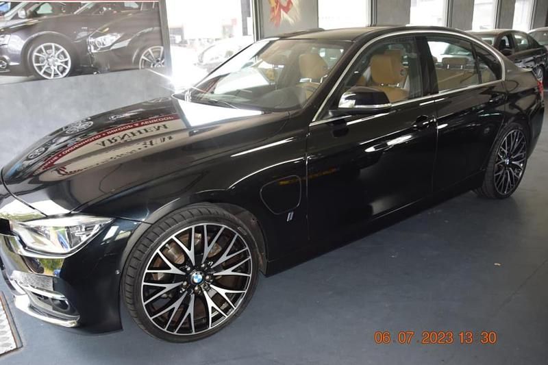 Zwart Gebruikt 2016 BMW 330e Executive Sedan | € 16.999 (Iets duurder) - Afbeelding 1/4