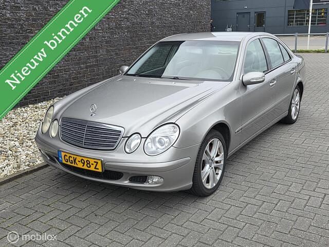 Grijs Gebruikt 2003 Mercedes E200 Avantgarde Sedan | € 2.950 - Afbeelding 1/4