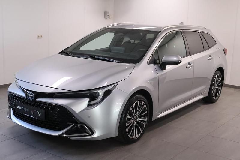 Zilver Gebruikt 2025 Toyota Corolla Premium Stationwagen | € 31.894 - Afbeelding 1/4