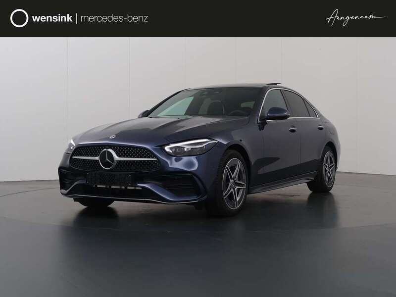 Sodalietblauw metallic Nieuw 2024 Mercedes C300e AMG line Sedan | € 58.900 (Super prijs) - Afbeelding 1/4
