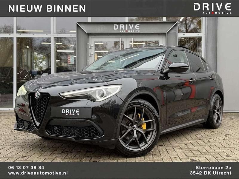 Zwart Gebruikt 2017 Alfa Romeo Stelvio SUV | € 26.900 (Eerlijke prijs) - Afbeelding 1/4