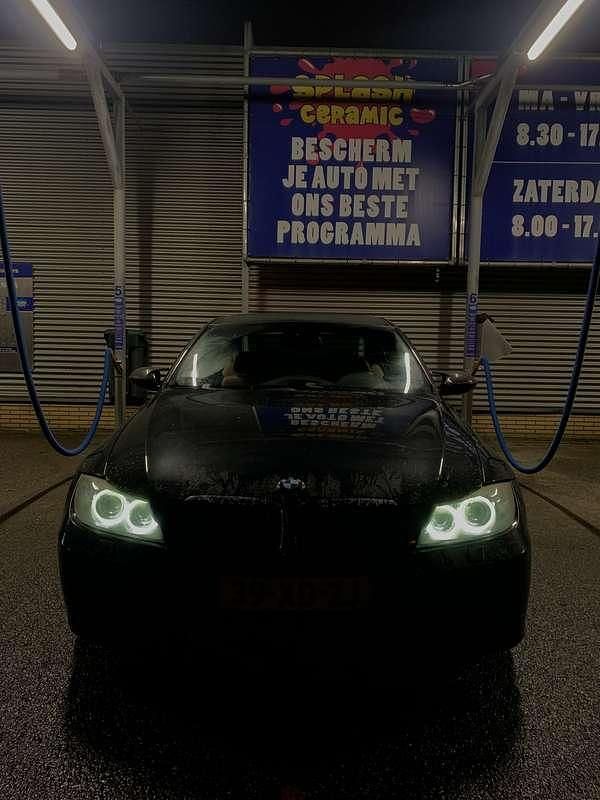 Zwart Gebruikt 2007 BMW 325 Executive Sedan | € 4.450 (Goede deal) - Afbeelding 1/4