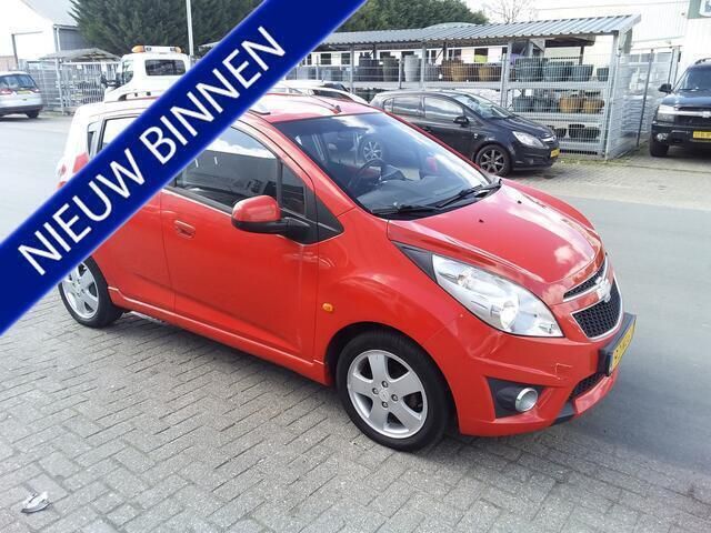 Rood Gebruikt 2010 Chevrolet Spark LT Hatchback | € 2.950 (Eerlijke prijs) - Afbeelding 1/4