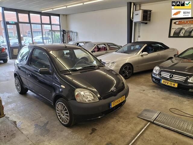 Zwart Gebruikt 2001 Toyota Yaris Hatchback | € 850 (Goede deal) - Afbeelding 1/4