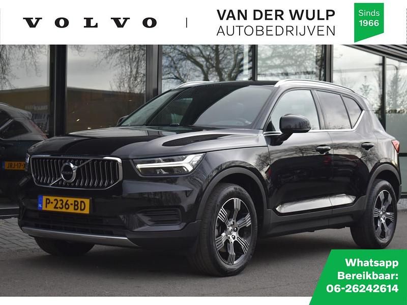 Zwart Gebruikt 2022 Volvo XC40 Inscription SUV | € 36.950 (Eerlijke prijs) - Afbeelding 1/4