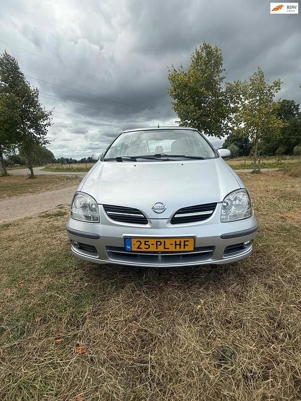 Grijs (metallic) Gebruikt 2004 Nissan Almera Tino Acenta MPV | € 1.750 (Eerlijke prijs) - Afbeelding 1/4