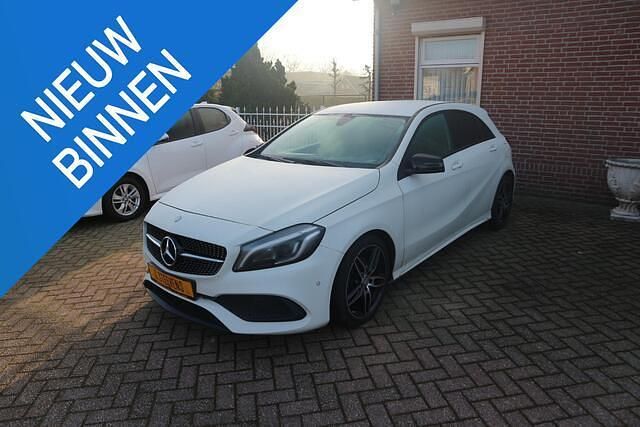 Wit Occasion 2015 Mercedes A180 AMG line Hatchback | € 12.950 (Eerlijke prijs) - Afbeelding 1/1