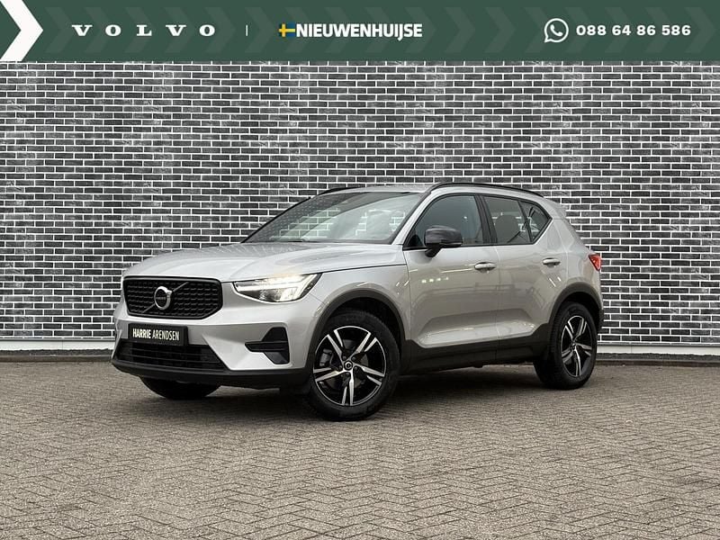 Grijs Gebruikt 2025 Volvo XC40 Plus SUV | € 44.399 (Eerlijke prijs) - Afbeelding 1/4