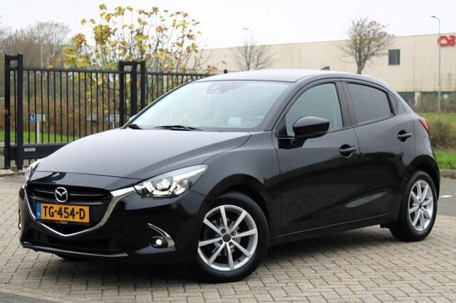 Zwart Gebruikt 2018 Mazda 2 Luxury Hatchback | € 9.450 (Super prijs) - Afbeelding 1/4
