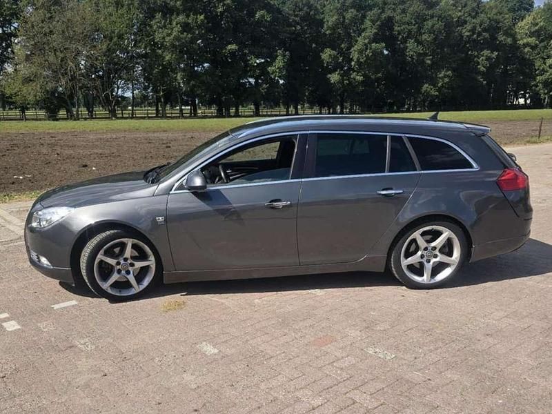 Grijs Gebruikt 2012 Opel Insignia Stationwagen | € 3.850 (Goede deal) - Afbeelding 1/4