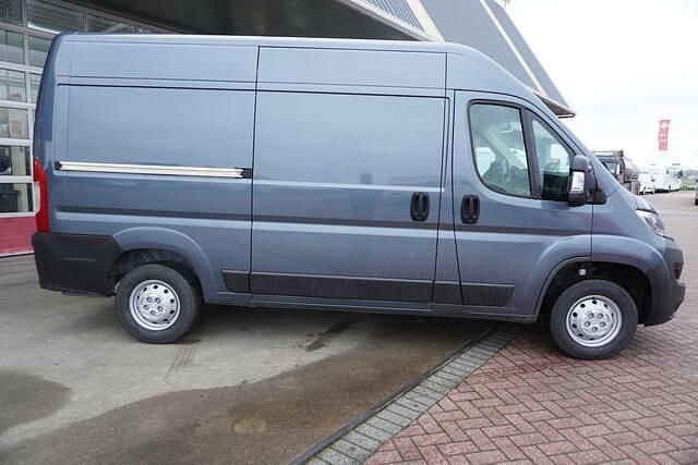 Occasion Opel Movano 141 PK (103 kW) 2023 Grijs (metallic) Van