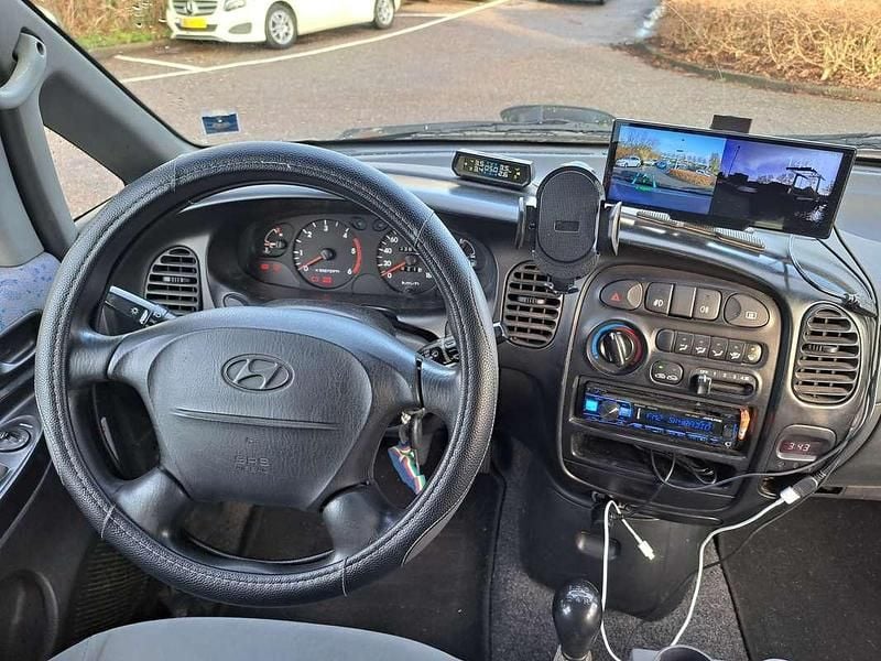 Grijs Gebruikt 2001 Hyundai H-1 MPV | € 3.500 - Afbeelding 1/4
