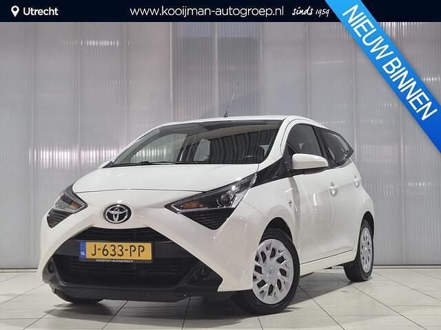 Wit Gebruikt 2020 Toyota Aygo X-play Hatchback | € 10.900 (Eerlijke prijs) - Afbeelding 1/4