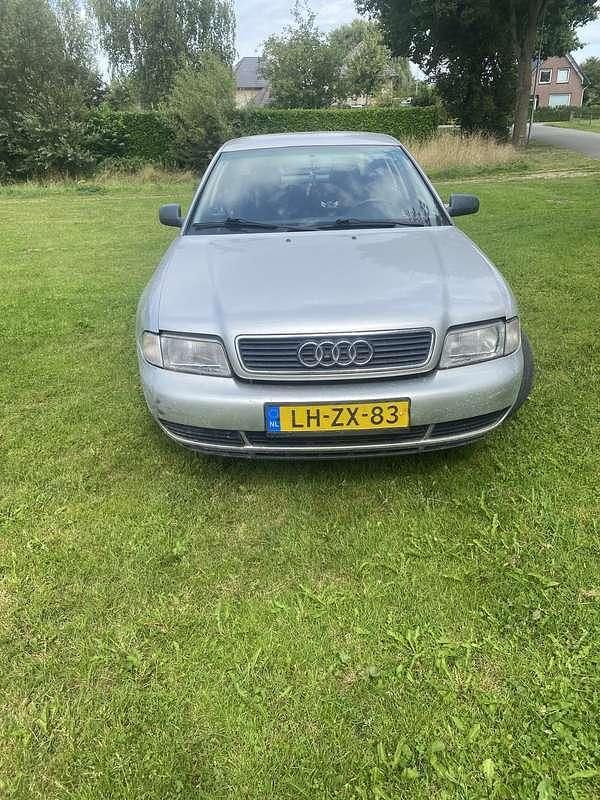 Gebruikt 1995 Audi A4 Sedan | € 1.500 - Afbeelding 1/4