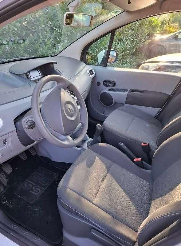 Wit Gebruikt 2011 Renault Modus Authentique MPV | € 2.500 (Eerlijke prijs) - Afbeelding 1/4