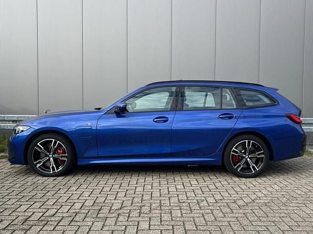 Occasion BMW 330 M Sport 109 PK (80 kW) 2025 Blauw Stationwagen