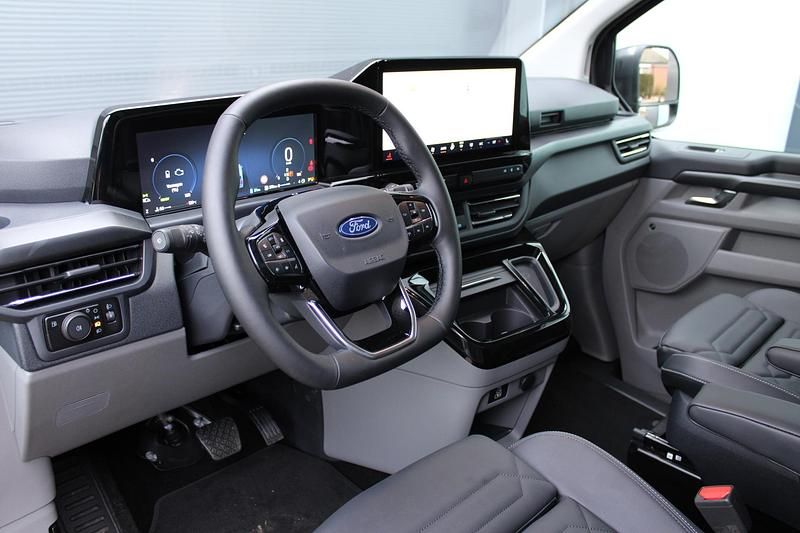Nieuw Ford Tourneo Titanium X 2026 Grijs Van