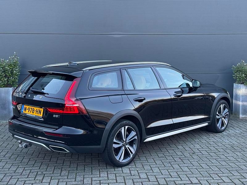 Occasion Volvo V60 CC Pro 2021 Zwart Stationwagen