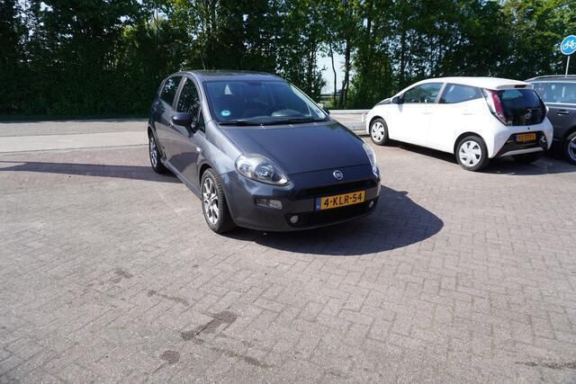 Grijs Gebruikt 2013 Fiat Punto Evo Easy Hatchback | € 4.144 (Eerlijke prijs) - Afbeelding 1/4