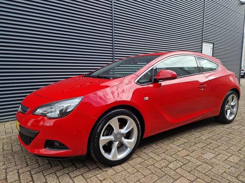 Rood Occasion 2012 Opel Astra Sport Hatchback | € 6.750 (Eerlijke prijs) - Afbeelding 1/4