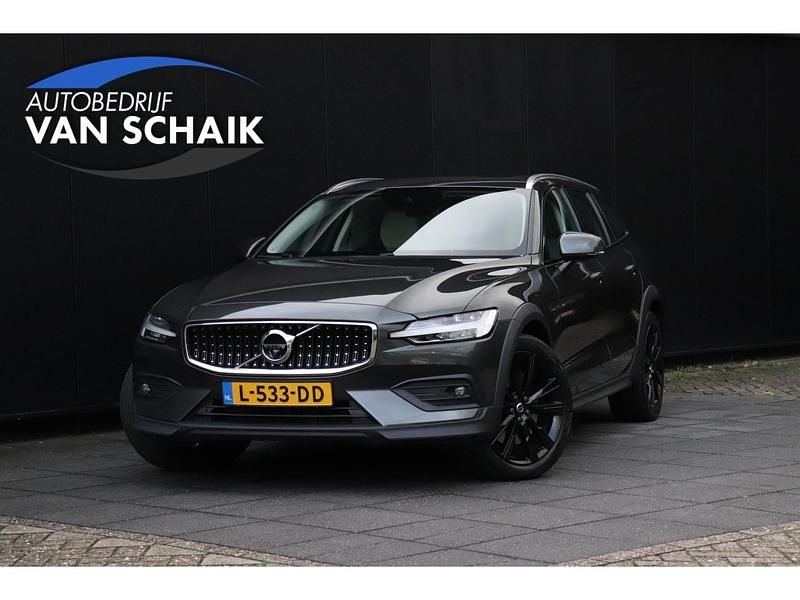 Grijs Gebruikt 2021 Volvo V60 CC Pro Stationwagen | € 42.850 (Eerlijke prijs) - Afbeelding 1/4