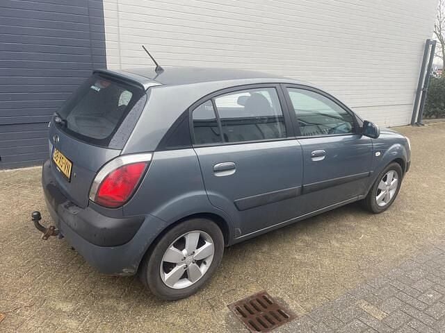 Occasion Kia Rio 97 PK (71 kW) 2007 Grijs (metallic) Hatchback