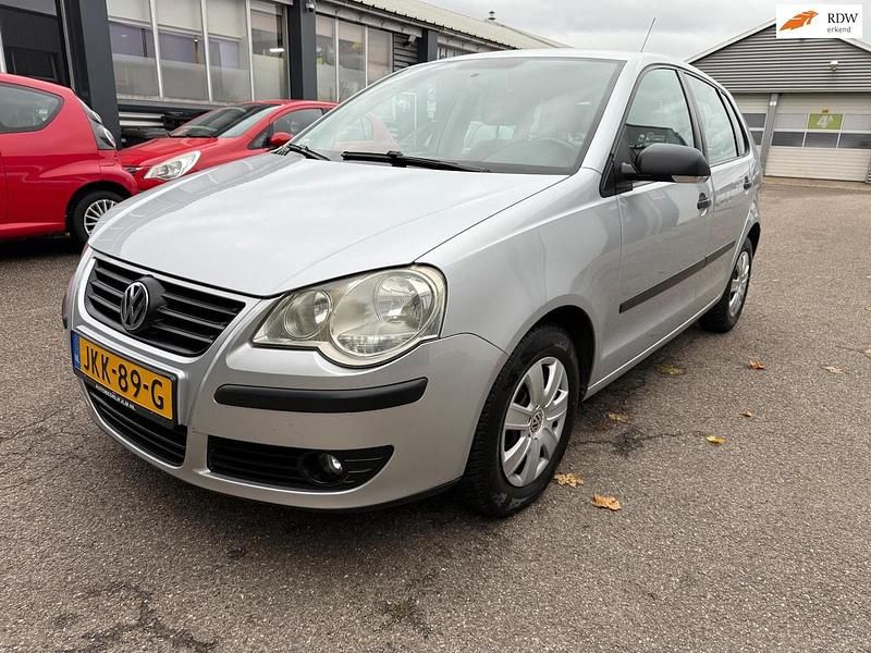 Grijs (metallic) Gebruikt 2007 VW Polo Trendline Van | € 3.250 - Afbeelding 1/4