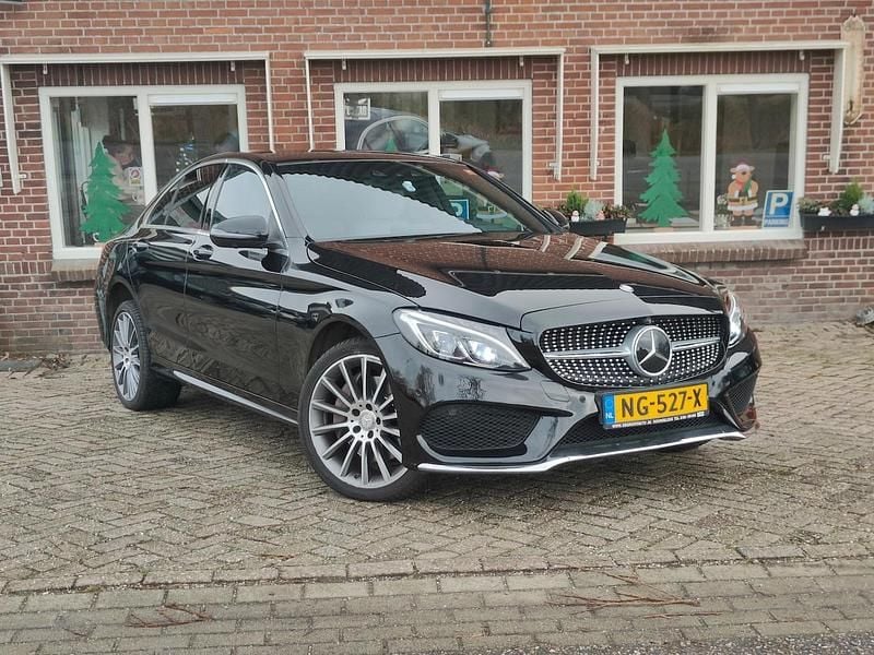 Zwart (metallic) Occasion 2016 Mercedes C300e Prestige Sedan | € 19.750 (Duur) - Afbeelding 1/4