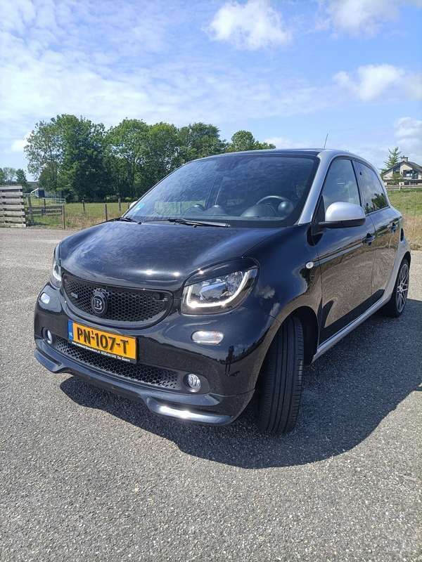Zwart Gebruikt 2017 Smart ForFour Brabus Hatchback | € 15.250 - Afbeelding 1/4
