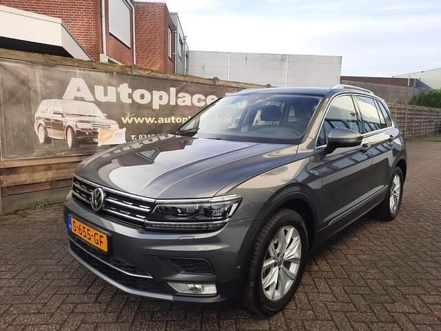 Grijs Gebruikt 2017 VW Tiguan Highline SUV | € 23.999 (Super prijs) - Afbeelding 1/4