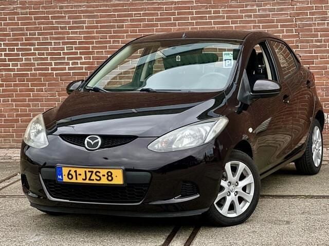 Bruin, metallic lak Gebruikt 2009 Mazda 2 Hatchback | € 3.950 (Eerlijke prijs) - Afbeelding 1/4