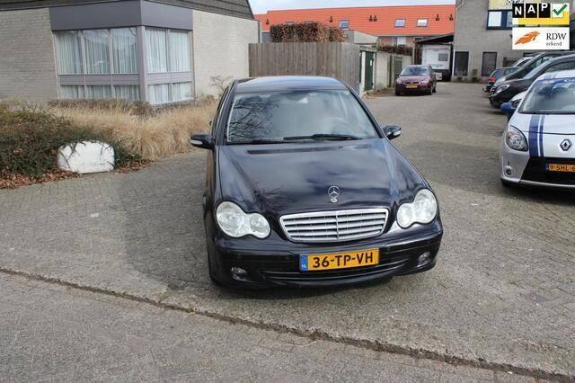Zwart Gebruikt 2007 Mercedes C180 Classic Sedan | € 4.999 (Eerlijke prijs) - Afbeelding 1/4