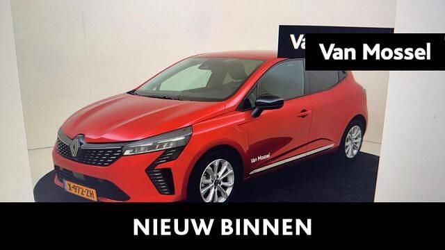 Rood Gebruikt 2024 Renault Clio V Evolution Hatchback | € 18.440 (Eerlijke prijs) - Afbeelding 1/4