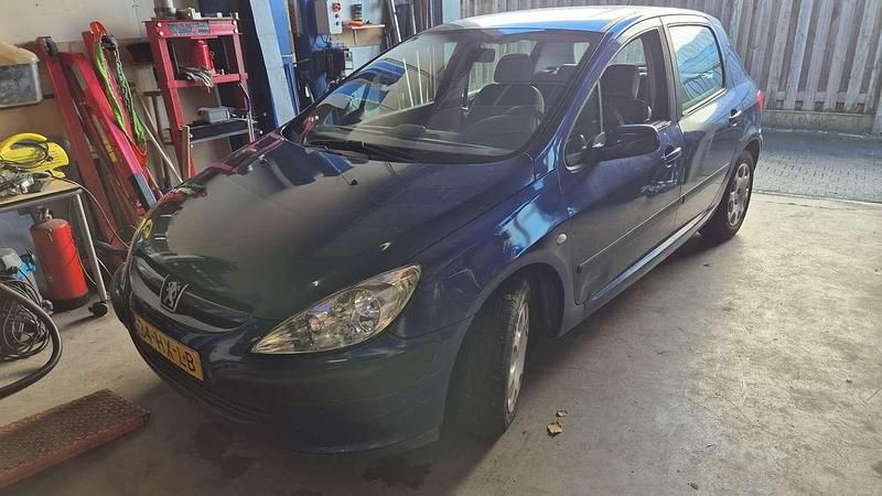 Gebruikt 2002 Peugeot 307 Sedan | € 1.495 (Iets duurder) - Afbeelding 1/4