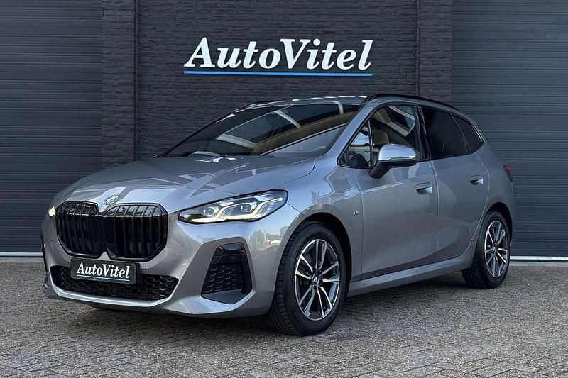 Grijs Gebruikt 2024 BMW 218 Active Tourer M Sport MPV | € 37.745 (Duur) - Afbeelding 1/4
