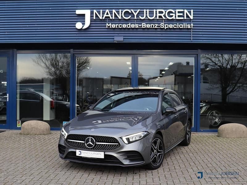 Grijs Occasion 2025 Mercedes A250 AMG Hatchback | € 31.950 (Super prijs) - Afbeelding 1/4