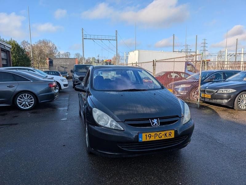 Zwart Occasion 2004 Peugeot 307 Hatchback | € 950 (Goede deal) - Afbeelding 1/4
