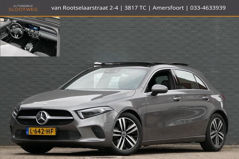 Grijs Gebruikt 2021 Mercedes A180 Business Hatchback | € 26.950 (Goede deal) - Afbeelding 1/4