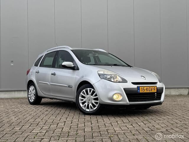 Grijs Occasion 2009 Renault Clio GrandTour Stationwagen | € 1.990 (Eerlijke prijs) - Afbeelding 1/4