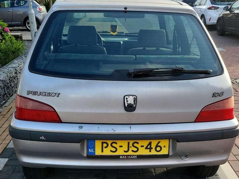 Grijs Gebruikt 1996 Peugeot 106 Hatchback | € 2.000 - Afbeelding 1/4