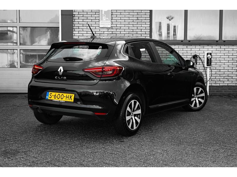 Occasion Renault Clio V Equilibre 93 PK (68 kW) 2023 Zwart metallic Hatchback