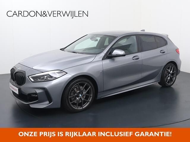 Grijs Gebruikt 2023 BMW 118 Basis Hatchback | € 28.840 (Eerlijke prijs) - Afbeelding 1/4