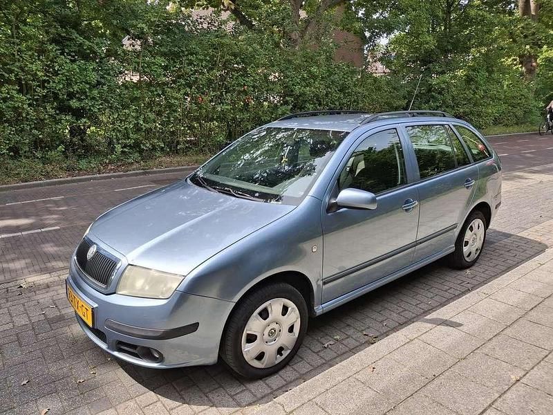 Blauw Gebruikt 2007 Skoda Fabia Hatchback | € 1.850 (Iets duurder) - Afbeelding 1/4