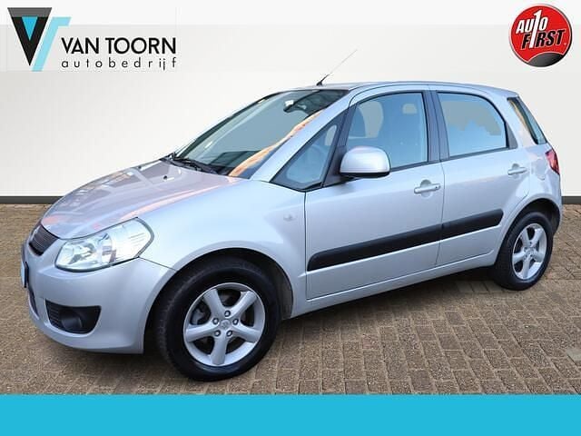 Grijs Occasion 2009 Suzuki SX4 Exclusive MPV | € 6.748 (Eerlijke prijs) - Afbeelding 1/4