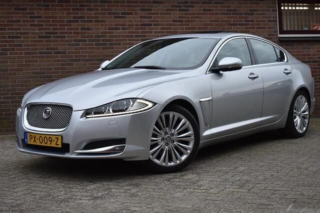 Grijs Occasion 2011 Jaguar XF Sedan | € 7.950 (Eerlijke prijs) - Afbeelding 1/4