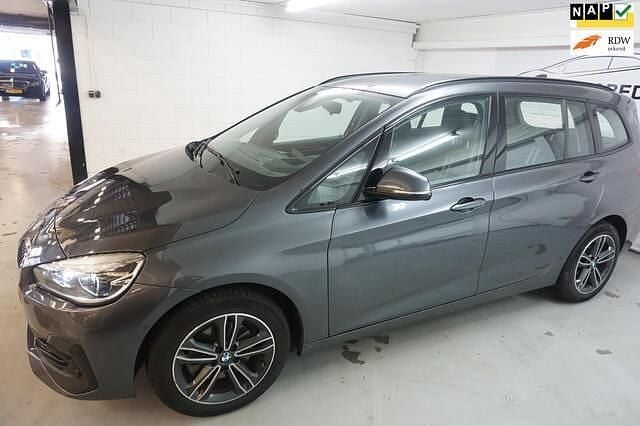 Grijs Gebruikt 2022 BMW 218 Executive Stationwagen | € 20.950 (Super prijs) - Afbeelding 1/4